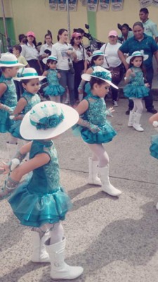 Nuestros lectores comparten fotos de sus lindas palillonas ¡En Honduras hay belleza!