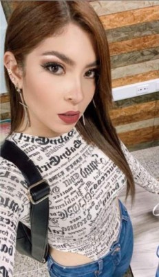 Laura Meza, la presentadora que se roba las miradas por su cuerpazo en LM5