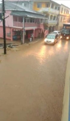 Inundaciones y caída de muros: primeros estragos de Nana en Honduras (FOTOS)