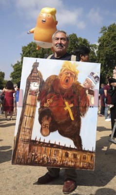 El gigantesco globo anti-Trump que se volvió viral durante las protestas en Londres (Fotos)