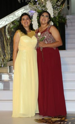 DelCampo International School: Memorable desfile de padres e hijas en la Prom 2017