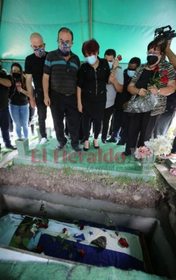 Discursos y llanto en la dolorosa despedida de Chelato Uclés, el Maestro de Honduras