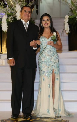 DelCampo International School: Memorable desfile de padres e hijas en la Prom 2017