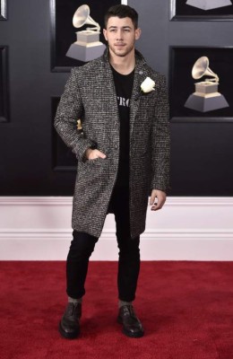 Así desfilan los famosos por la alfombra roja de los Grammy 2018