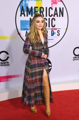 Los famosos que robaron miradas con sus atuendos en los American Music Awards 2017