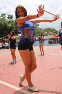 Las bellas palillonas del Instituto Modelo están listas para deleitar al público