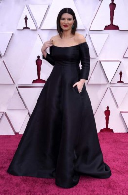 Laura Pausini deslumbra con elegante vestido en los Oscar 2021 (FOTOS)