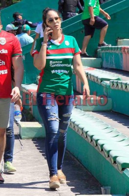 Las hermosas chicas que adornan el estadio Yankel Rosenthal en el partido Marathón vs Real España