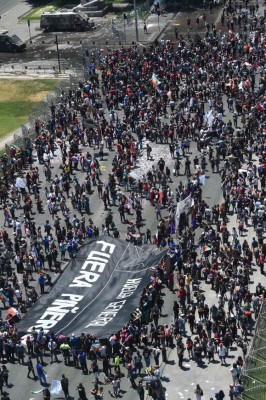 Bloqueos, fogatas y 'renuncia Piñera', el paro nacional de 48 horas en Chile