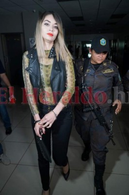 FOTOS: Sonriente y confiada, así llegó ex Miss Honduras Internacional a su audiencia inicial