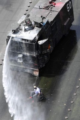 FOTOS: Violentos saqueos e incendios en medio de protestas en Chile