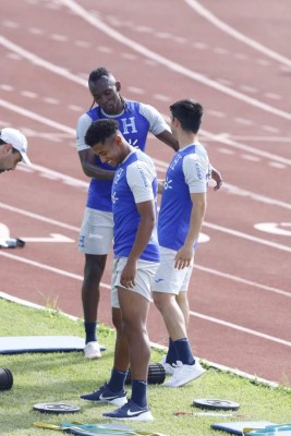 Choco Lozano, Alberth Elis y Jonathan Rubio entrenaron con la Selección de Honduras en el estadio Olímpico