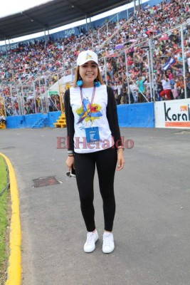 FOTO: Mujeres bellas invadieron el Estadio Nacional en las fiestas patrias 2017