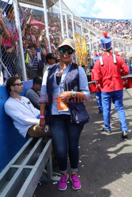 FOTO: Mujeres bellas invadieron el Estadio Nacional en las fiestas patrias 2017