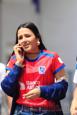 ¡Bellezas en el Nacional! Preciosas chicas engalanan la final entre Olimpia y Motagua