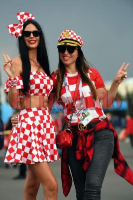 Afición de Croacia e Inglaterra enloquecen en celebración previo al último duelo semifinalista