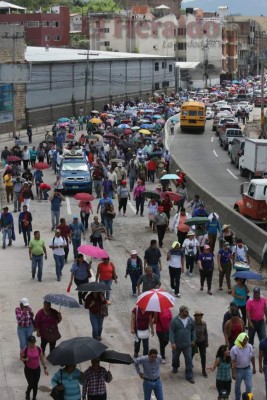 FOTOS: Colegios cerrados, sin atención en IHSS y marchas de maestros, médicos y estudiantes en otro día de protestas