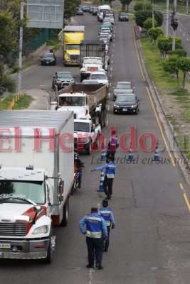 Estrictos operativos para verificar circulación de placas impar en la capital