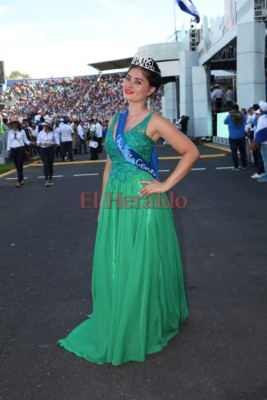 FOTO: Mujeres bellas invadieron el Estadio Nacional en las fiestas patrias 2017