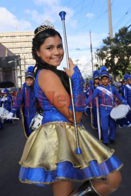 Escolares hondureños rinden homenaje a la Patria llenó de color y sonrisas  