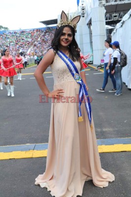 FOTO: Mujeres bellas invadieron el Estadio Nacional en las fiestas patrias 2017