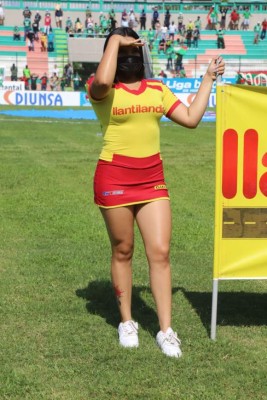 Belleza, calor y buen ambiente en la previa del juego entre Motagua y Marathón