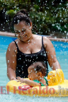 Diversión, sol y sonrisas: Hondureños disfrutan Feriado Morazánico en familia