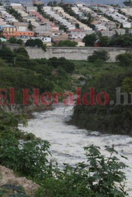 Fotos: Así luce la represa Los Laureles tras alcanzar su nivel máximo