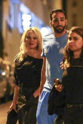 Pamela Anderson hace impactantes confesiones sobre su vida íntima con el jugador frances Adil Rami