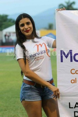 Hermosas mujeres adornan el estadio Humberto Micheletti en la final del fútbol hondureño