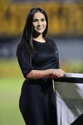 FOTOS: Sonrientes y bellas, las mujeres que acudieron al estadio Morazán