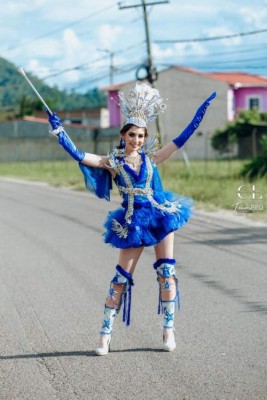 Vistoso traje de las palillonas de Danlí destaca por su tributo a la Bandera (FOTOS)