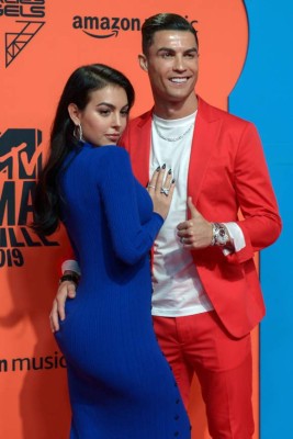 FOTOS: Así lucieron los famosos en la alfombra de los MTV EMA 2019