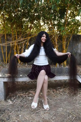 Nilanshi Patel, la joven con el cabello más largo del mundo