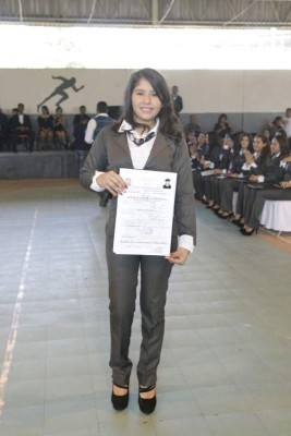 Las hermosas chicas que se gradúan del Instituto Central Vicente Cáceres