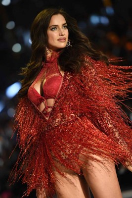 Fotogalería: La sensualidad de Irina Shayk recorrió el Victoria´s Secret 2016