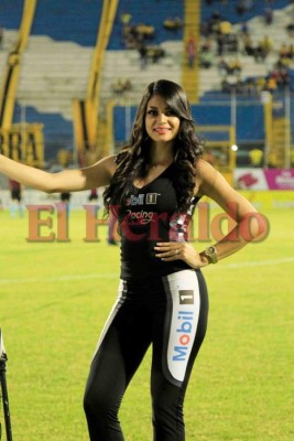 Belleza hondureña adorna estadios durante jornada 17 del Clausura