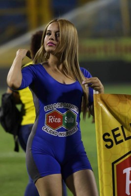 Las aficionadas más guapas en el clásico Real España - Marathón