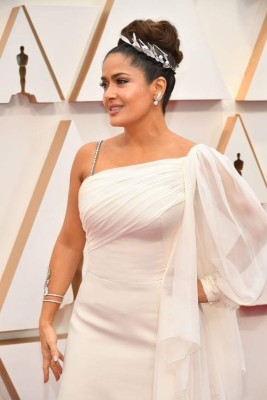 FOTOS: Salma Hayek y el vestido blanco que no favoreció su figura en los Oscar 2020