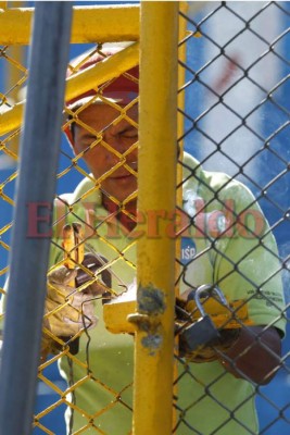 Destrucción y daños en el estadio Morazán tras disturbios en la semifinal Real España vs Marathón