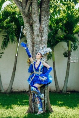 Vistoso traje de las palillonas de Danlí destaca por su tributo a la Bandera (FOTOS)