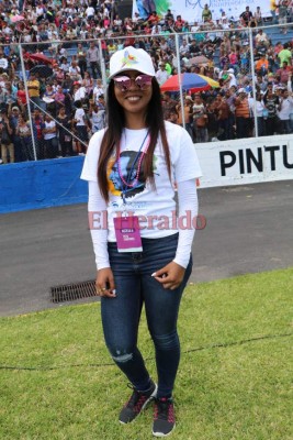 FOTO: Mujeres bellas invadieron el Estadio Nacional en las fiestas patrias 2017