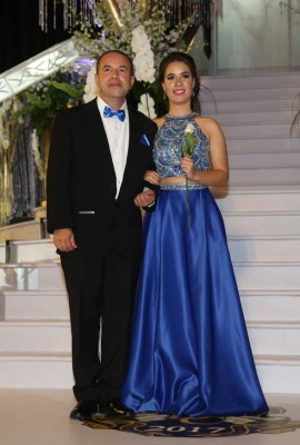 DelCampo International School: Memorable desfile de padres e hijas en la Prom 2017