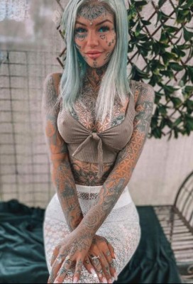 FOTOS: La influencer que quedó ciega temporalmente por tatuarse los ojos