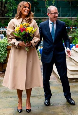 FOTOS: Los costosos y elegantes vestidos que usó Melania Trump durante su visita a Inglaterra