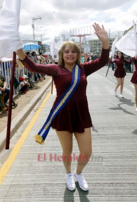 FOTOS: Los vestidos más exóticos de las palillonas en los desfiles patrios 2019