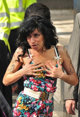 Amy Winehouse, la potente voz apagada por la soledad, las drogas y el alcohol