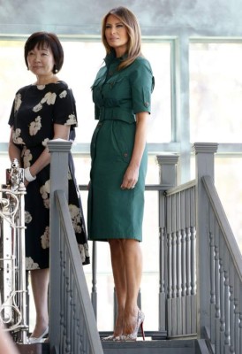 Fotos: Los relajados looks de Melania Trump y Akie Abe, la esposa del primer ministro japonés