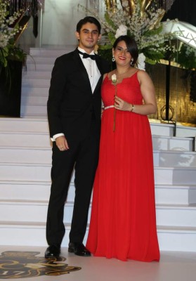 DelCampo School: Guapos Seniors desfilaron junto a madres en inolvidable noche de la Prom 2017