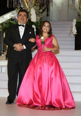 DelCampo International School: Memorable desfile de padres e hijas en la Prom 2017